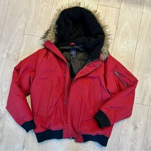 Men’s Gap Winter Bomber Jacket with Faux Fir Hood. Size M